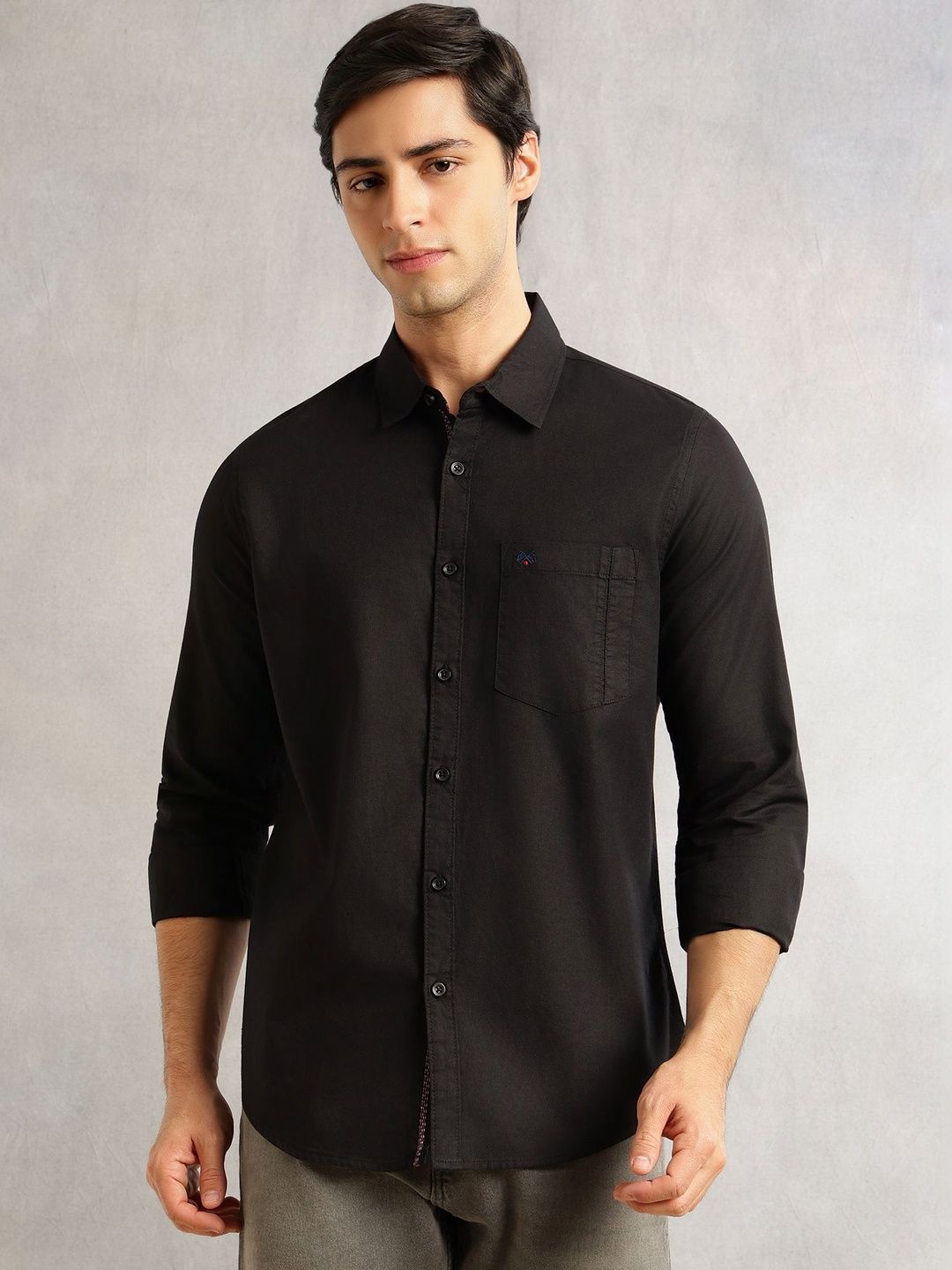 Black Slim Fit Long Sleeves Solid Spread Collar 100% Cotton Twill Casual Shirt For Men