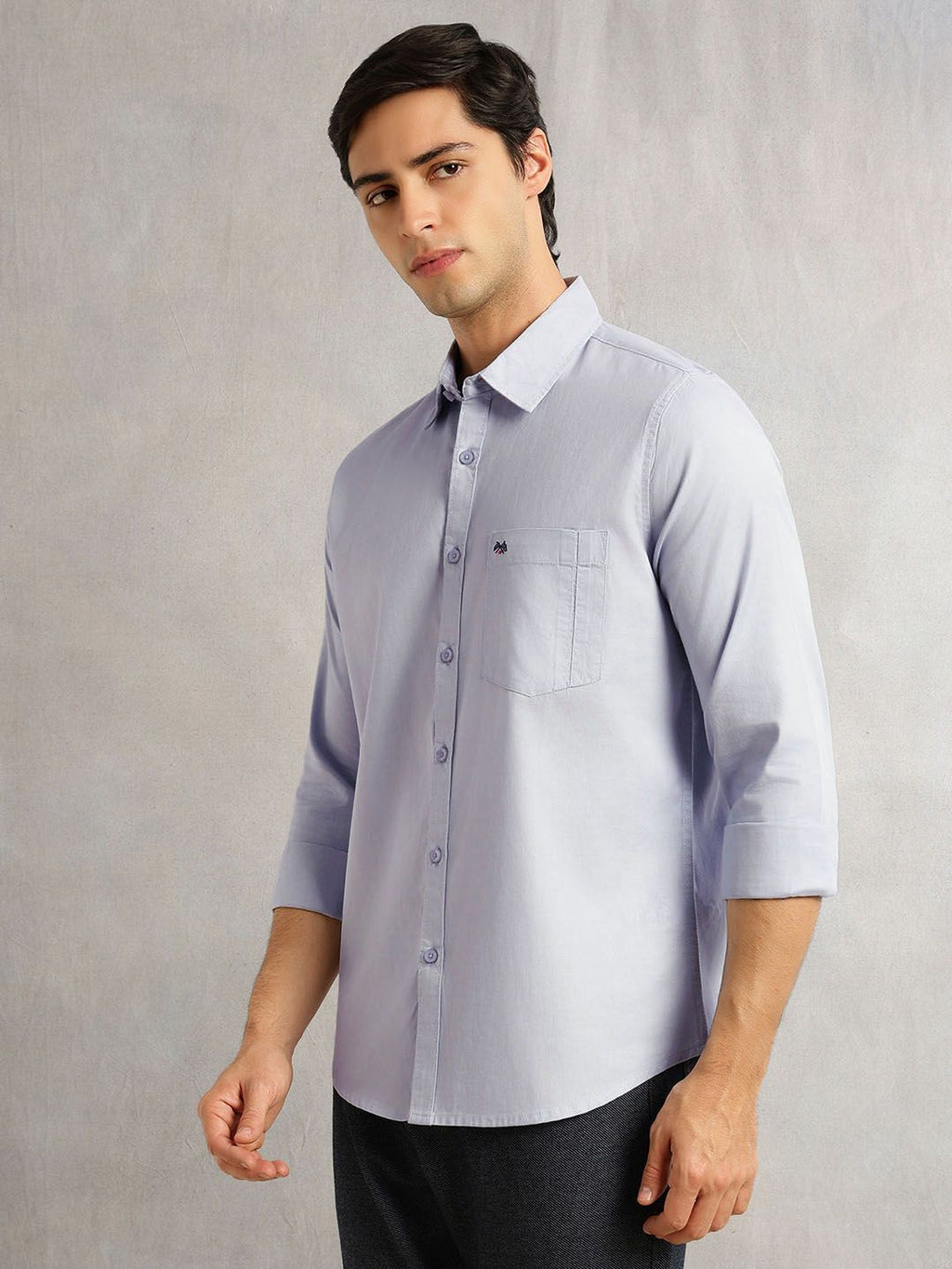 Blue Slim Fit Long Sleeves Solid Spread Collar 100% Cotton Twill Casual Shirt For Men