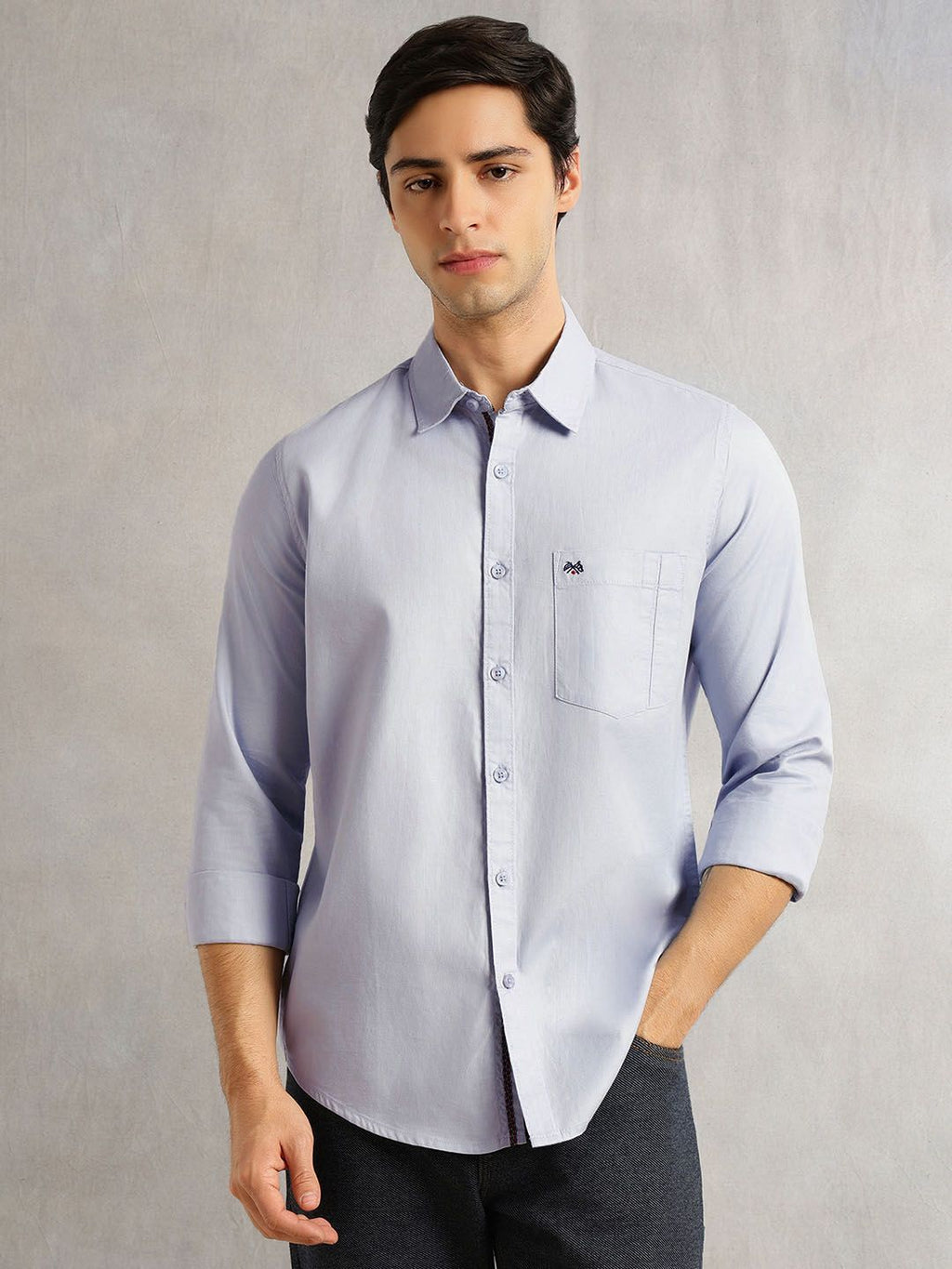 Blue Slim Fit Long Sleeves Solid Spread Collar 100% Cotton Twill Casual Shirt For Men