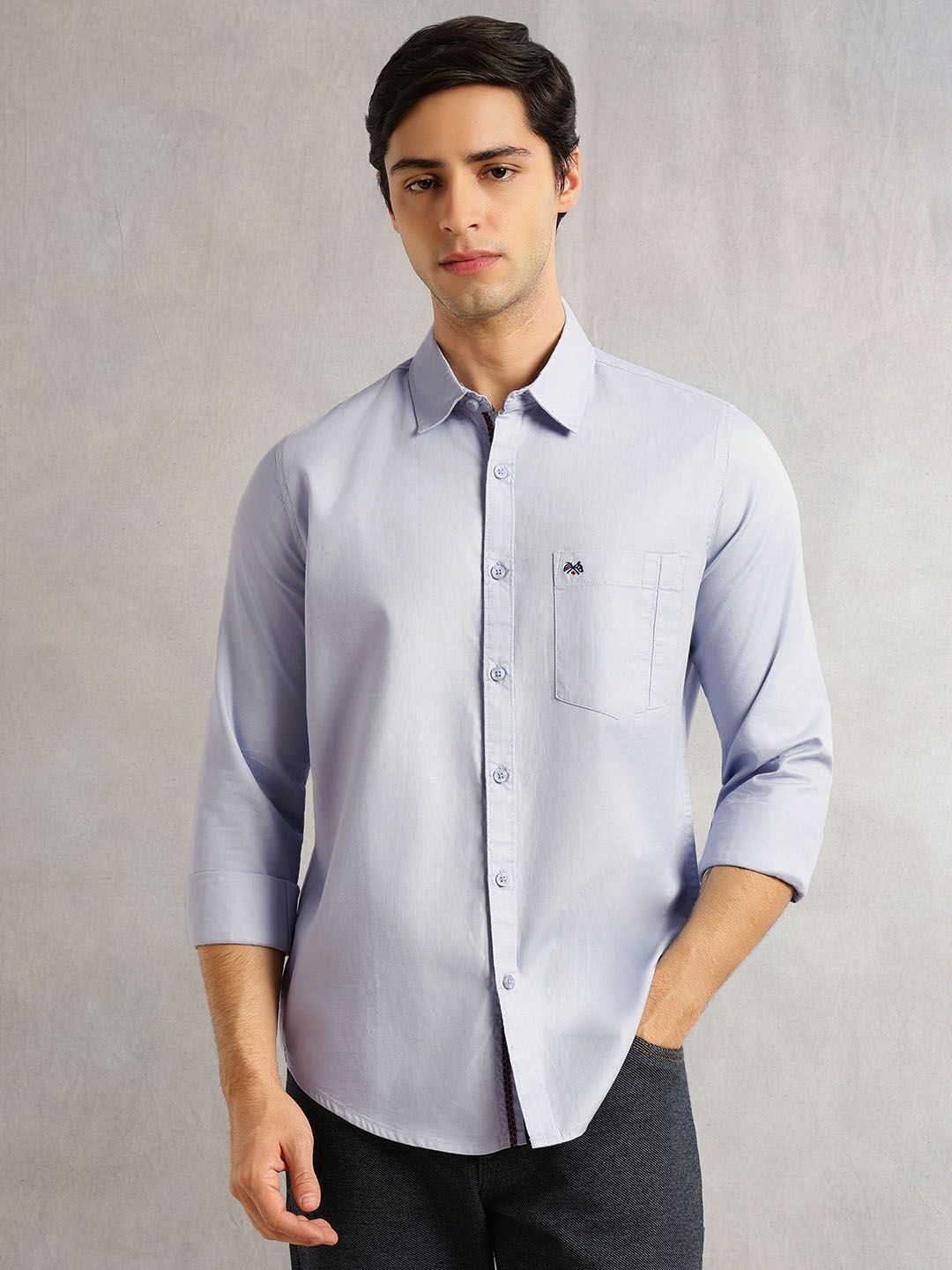 Blue Slim Fit Long Sleeves Solid Spread Collar 100% Cotton Twill Casual Shirt For Men