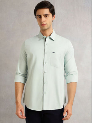 Green Slim Fit Long Sleeves Solid Spread Collar 100% Cotton Twill Casual Shirt For Men