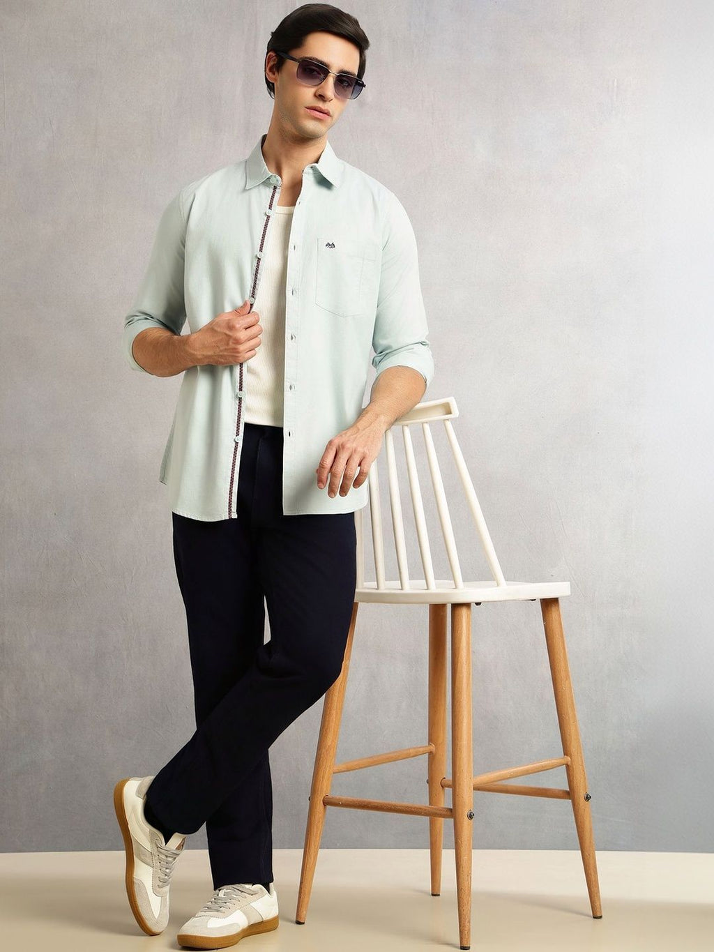 Green Slim Fit Long Sleeves Solid Spread Collar 100% Cotton Twill Casual Shirt For Men