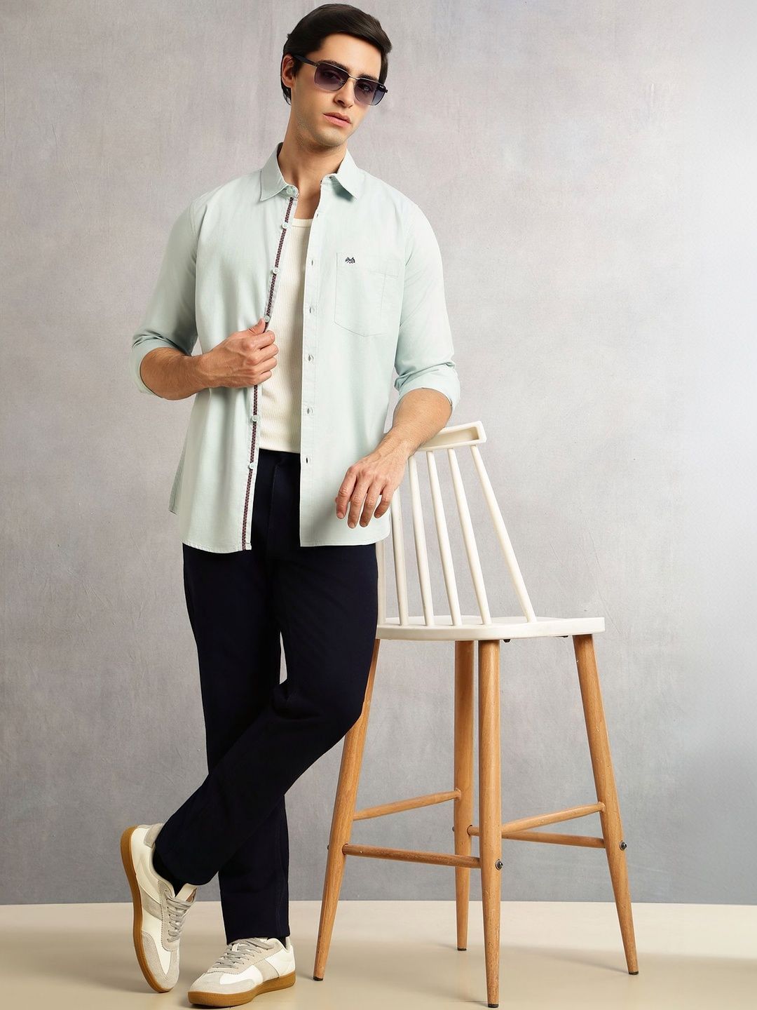 Green Slim Fit Long Sleeves Solid Spread Collar 100% Cotton Twill Casual Shirt For Men