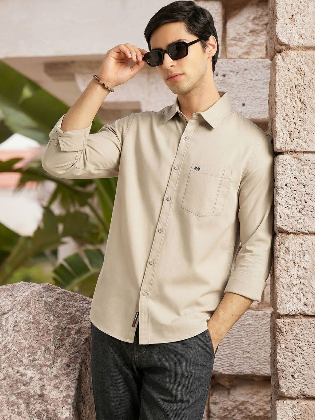 Grey Slim Fit Long Sleeves Solid Spread Collar 100% Cotton Twill Casual Shirt For Men