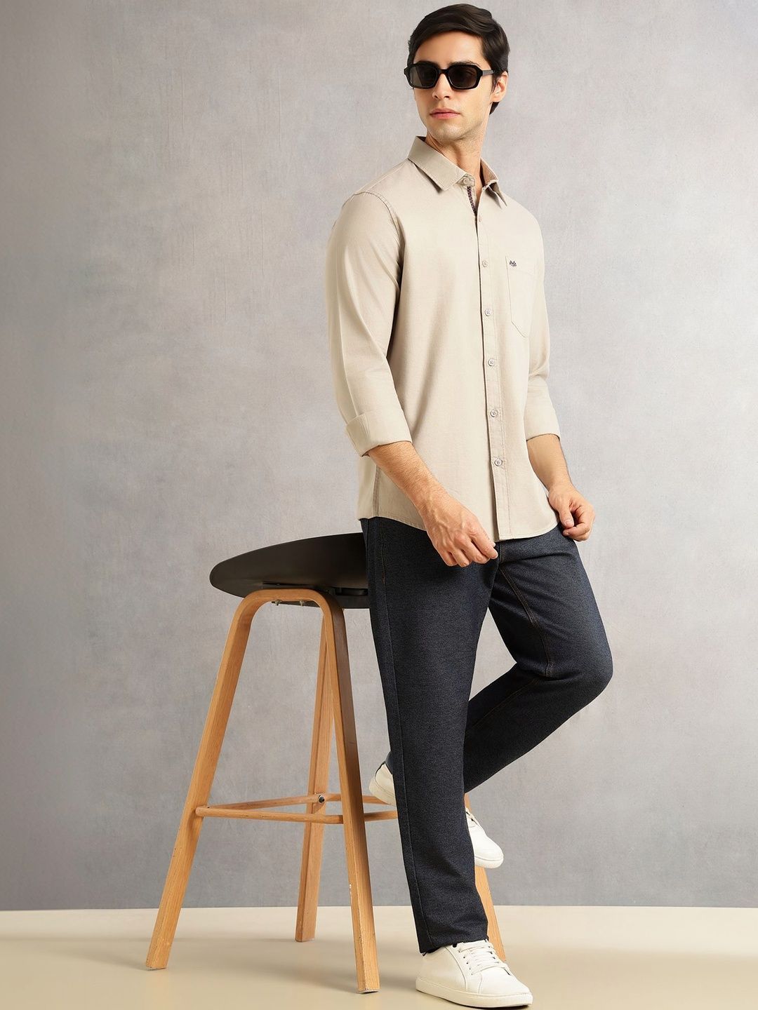 Grey Slim Fit Long Sleeves Solid Spread Collar 100% Cotton Twill Casual Shirt For Men