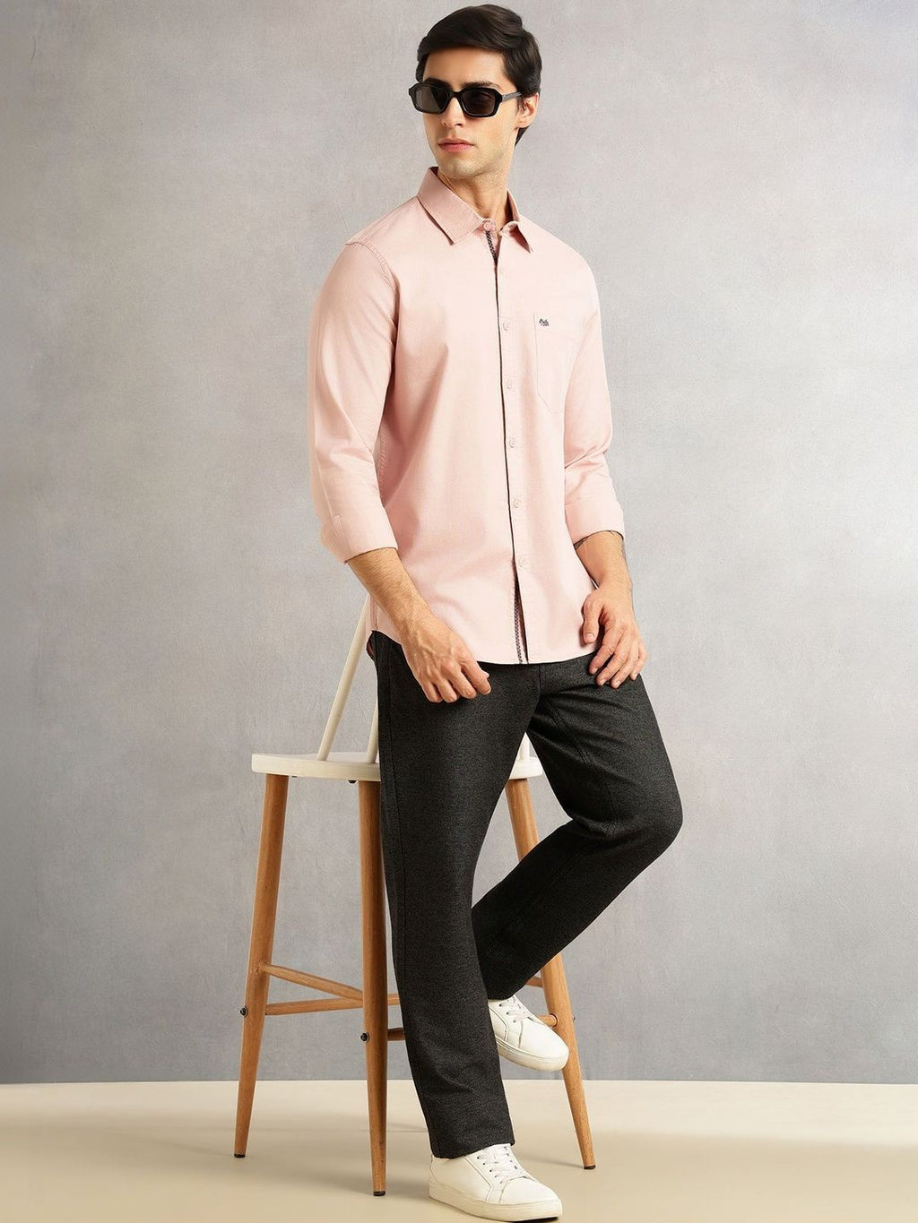 Pink Slim Fit Long Sleeves Solid Spread Collar 100% Cotton Twill Casual Shirt For Men