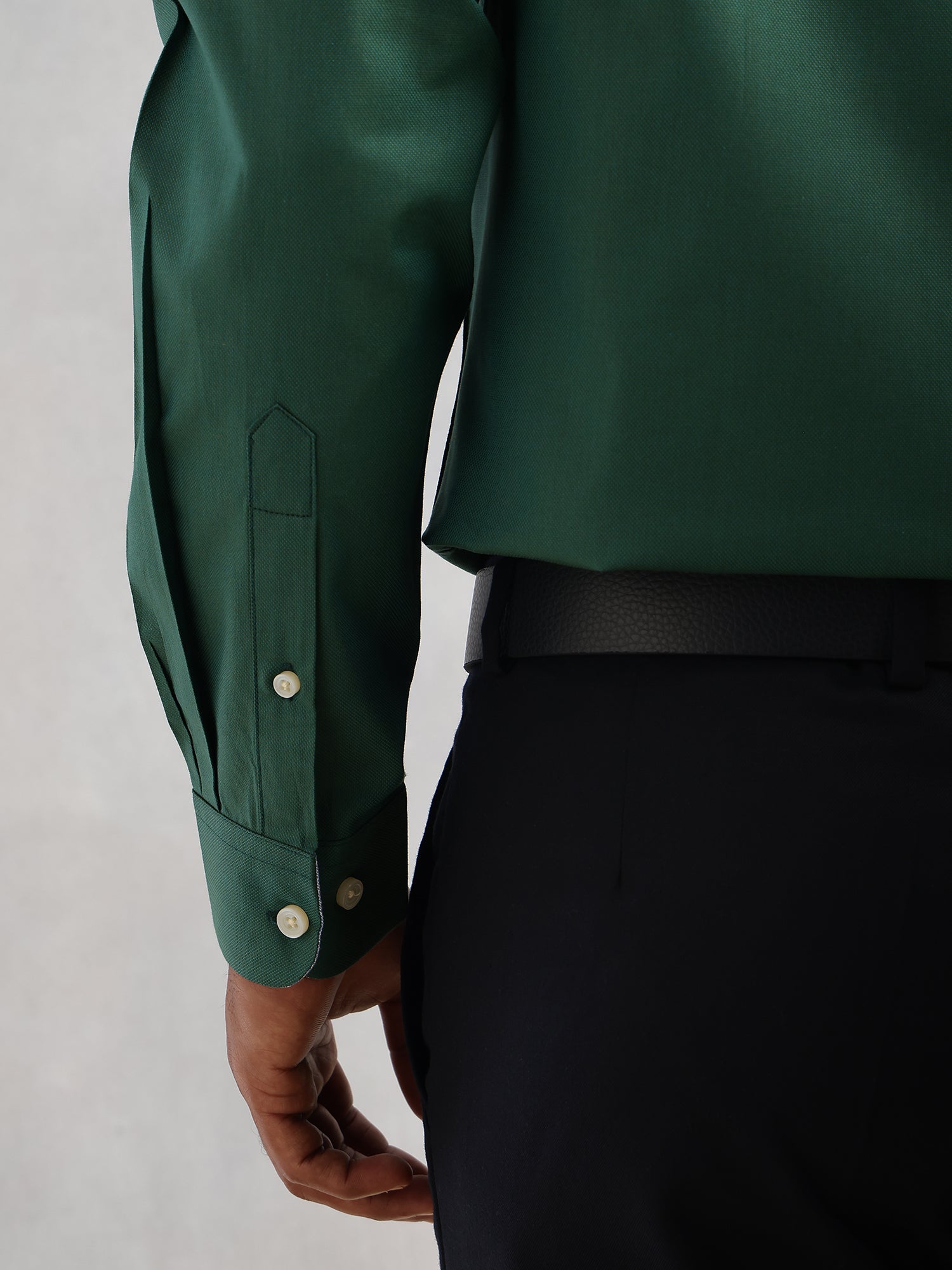 Thomas Scott Men Green Regular Fit Long Sleeves Spread Collar with Contrast Fabric Solid 100% Cotton Formal Shirt
