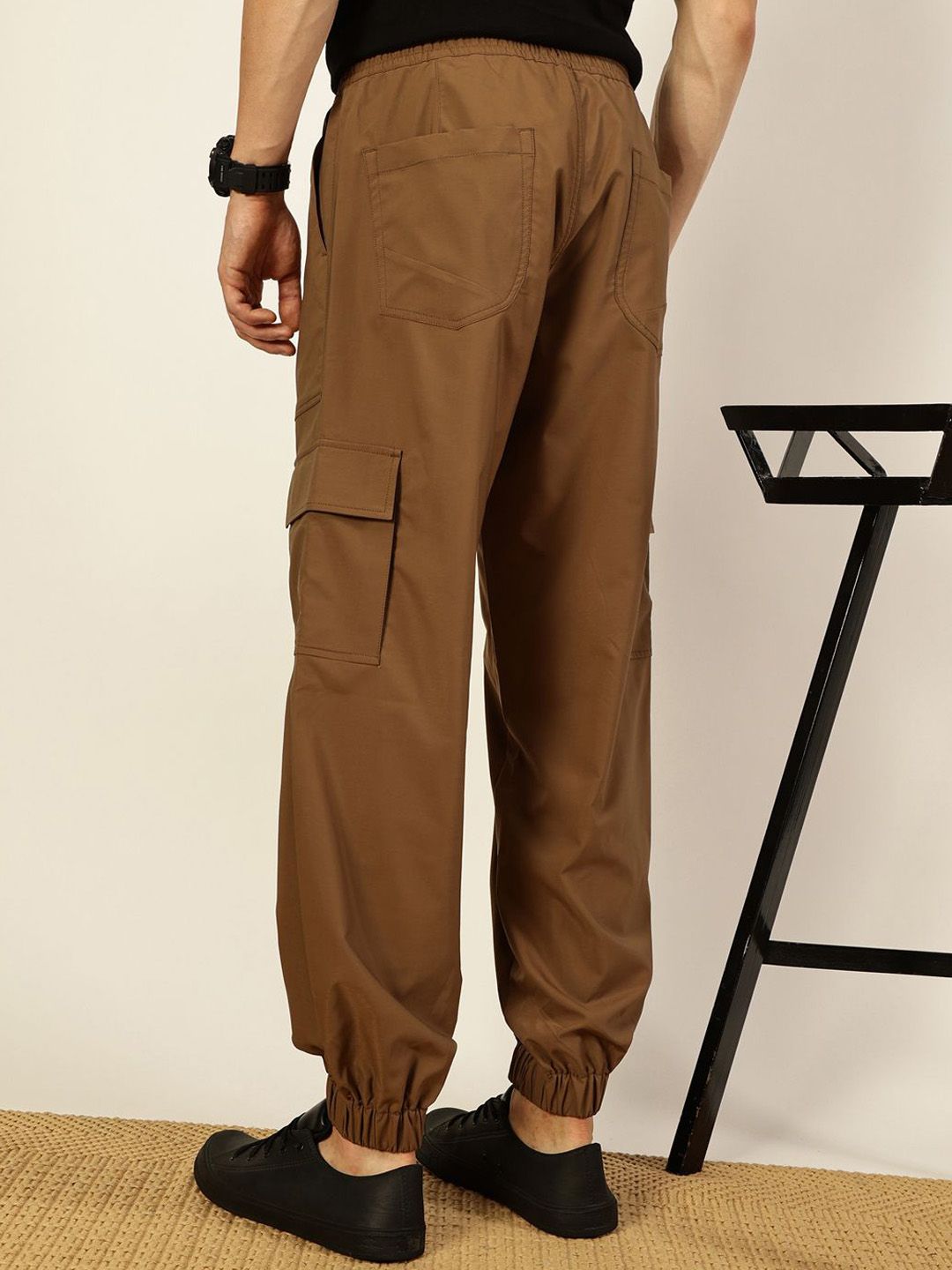 Brown Smart Loose Fit Mid-Rise Easy Wash Solid Woven Cargo Joggers For Men
