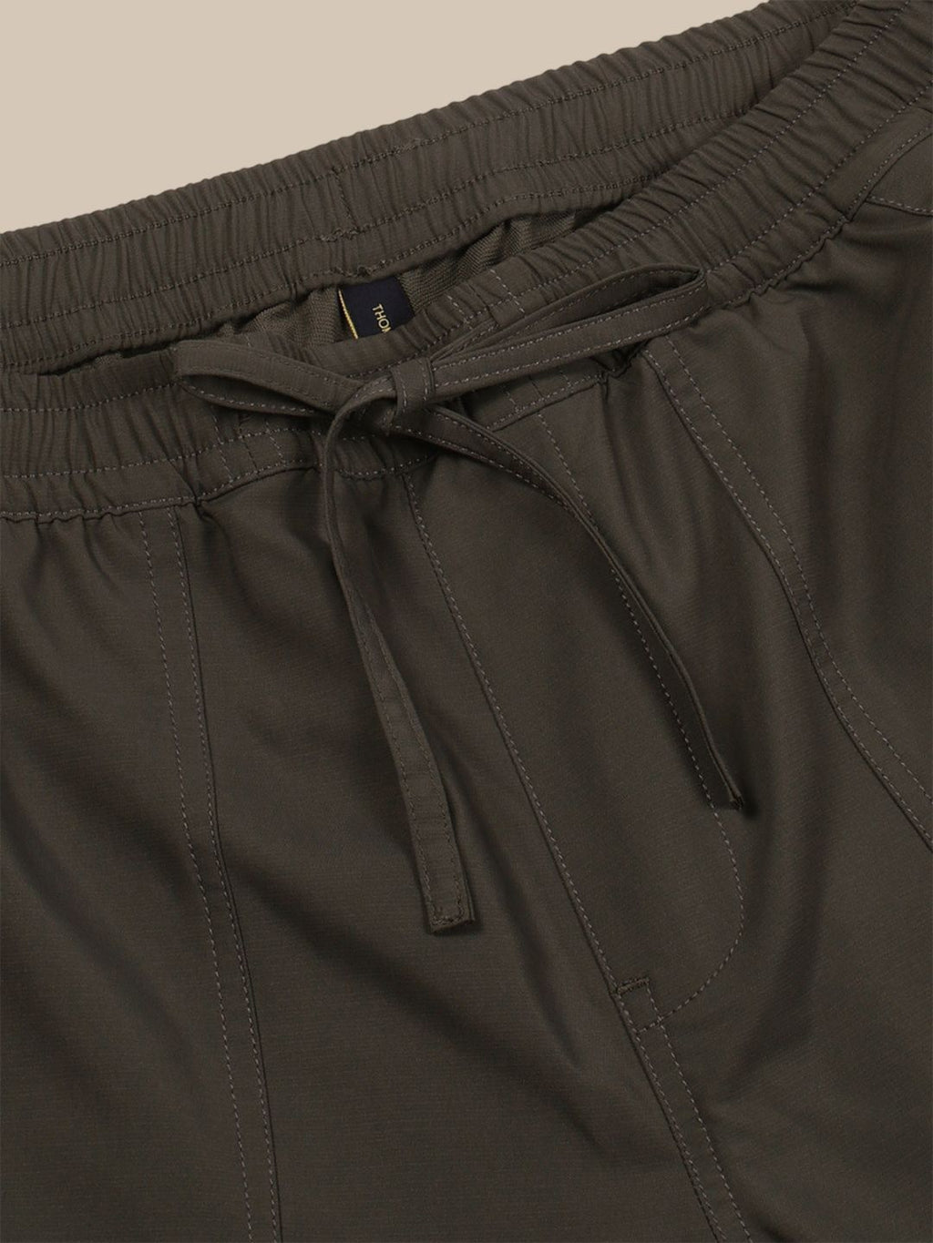 Dark Grey Smart Loose Fit Mid-Rise Easy Wash Solid Woven Cargo Joggers For Men