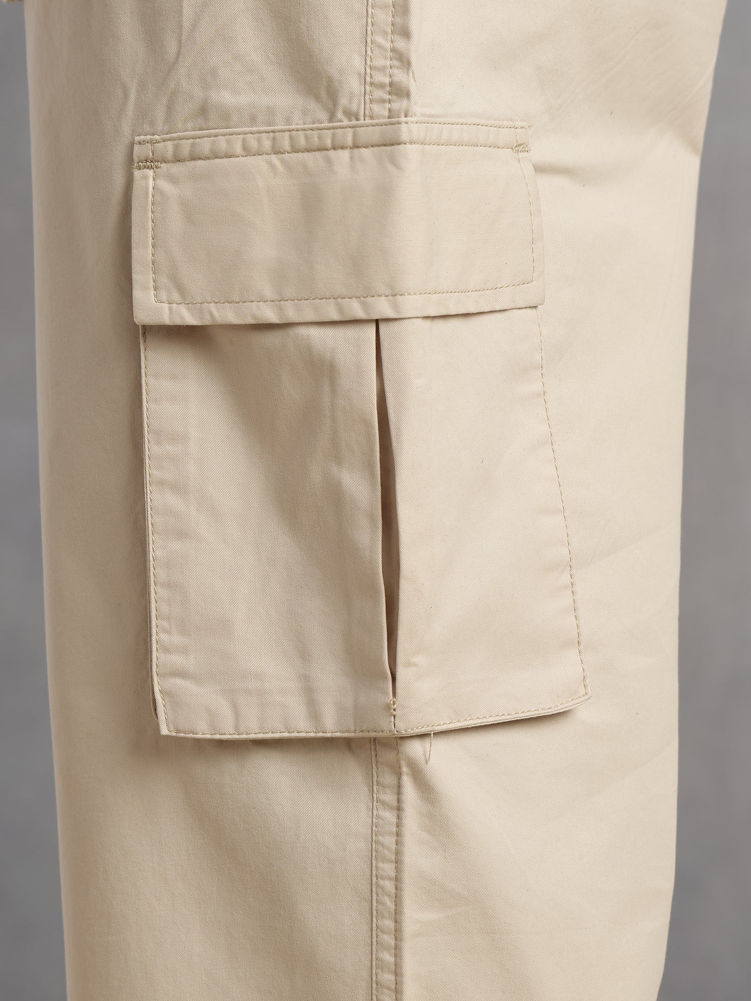 Thomas Scott Men Cream Relaxed Loose Fit 100% Cotton Solid Drawstring Closure Woven Cargo Trouser