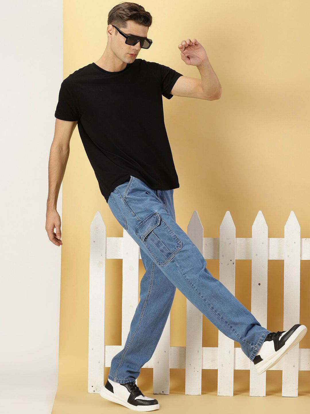 Thomas Scott Men Mid Rise Loose Relaxed Fit Clean Look Light Fade Cotton Jeans