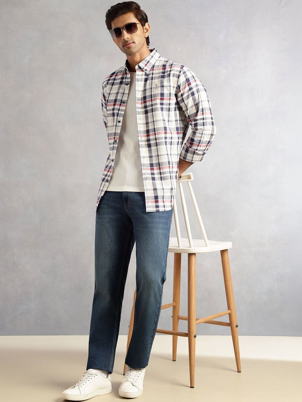 Dark Blue Slim Fit Mid-Rise Light Shade Clean Look Non-Stretchable Jeans For Men