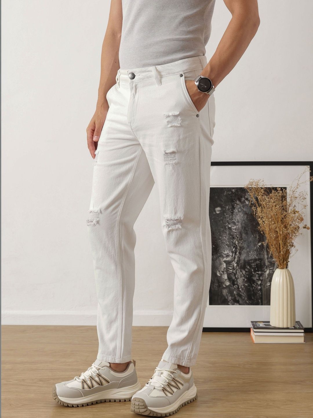 White Carrot Fit Mildly Distressed Non Stretchable Jeans For Men