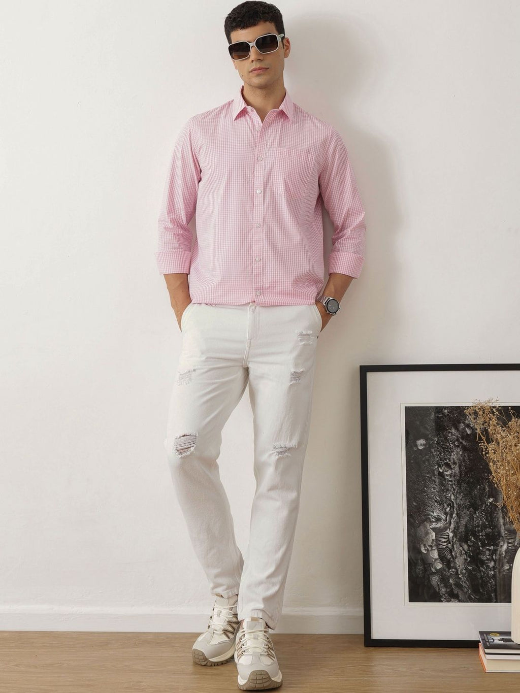 White Carrot Fit Mildly Distressed Non Stretchable Jeans For Men
