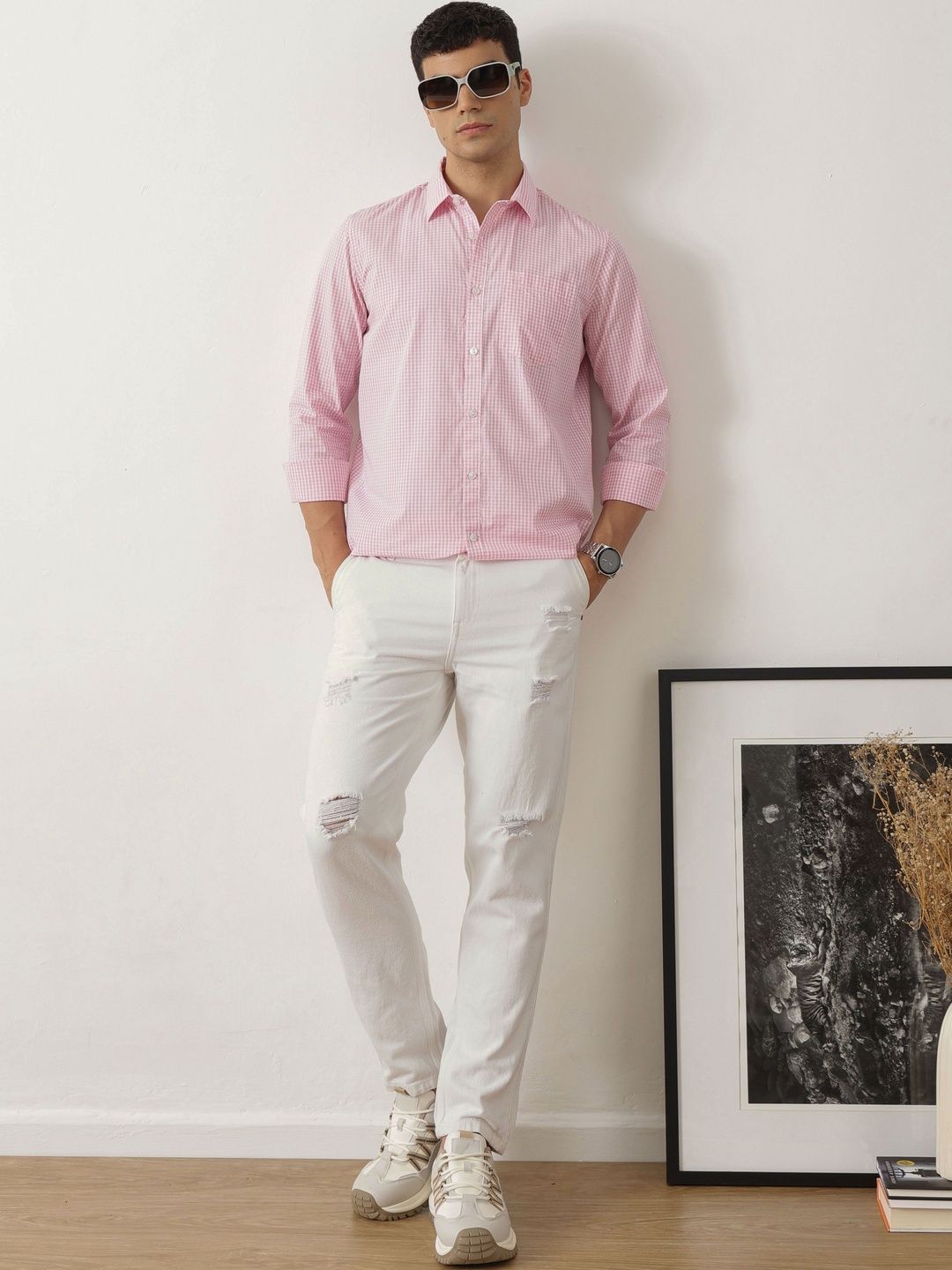 White Carrot Fit Mildly Distressed Non Stretchable Jeans For Men