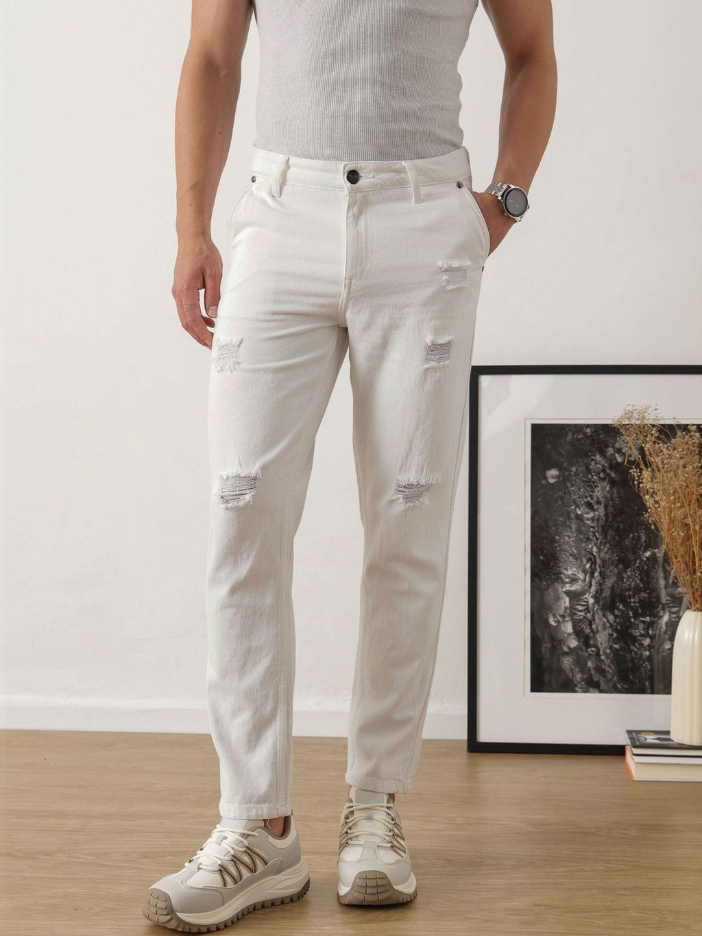 White Carrot Fit Mildly Distressed Non Stretchable Jeans For Men