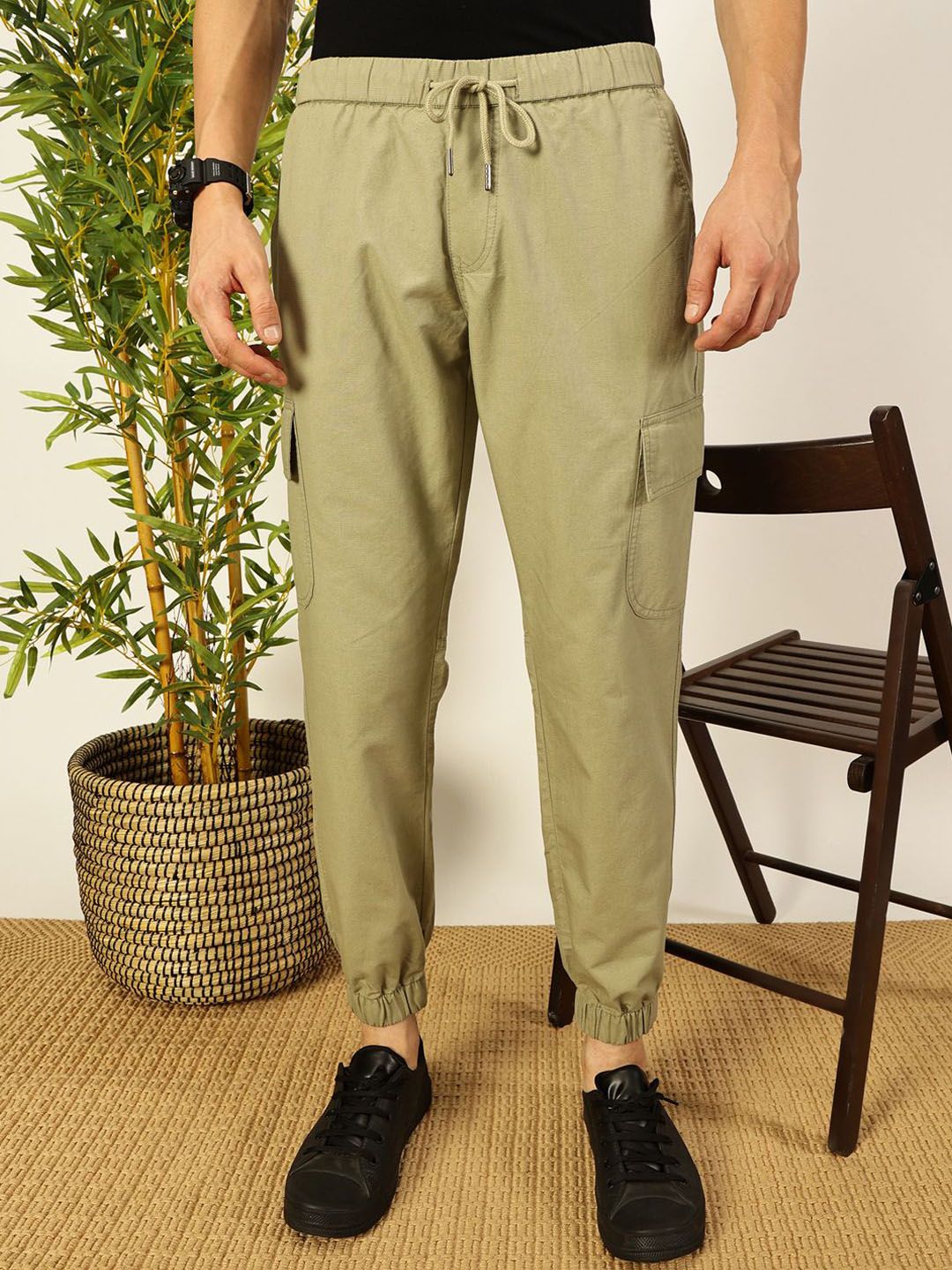 Olive Slim Fit Mid-Rise Solid 6 Pockets Woven Cargo Joggers For Men