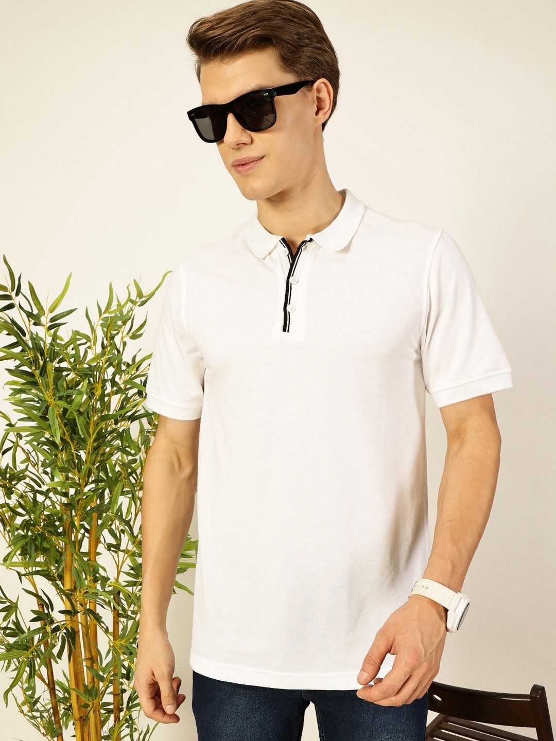 White Regular Fit Short Sleeves Solid Polo Collar Knit Tshirt For Men